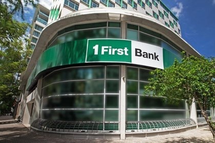 Que First Bank abre los domingos1